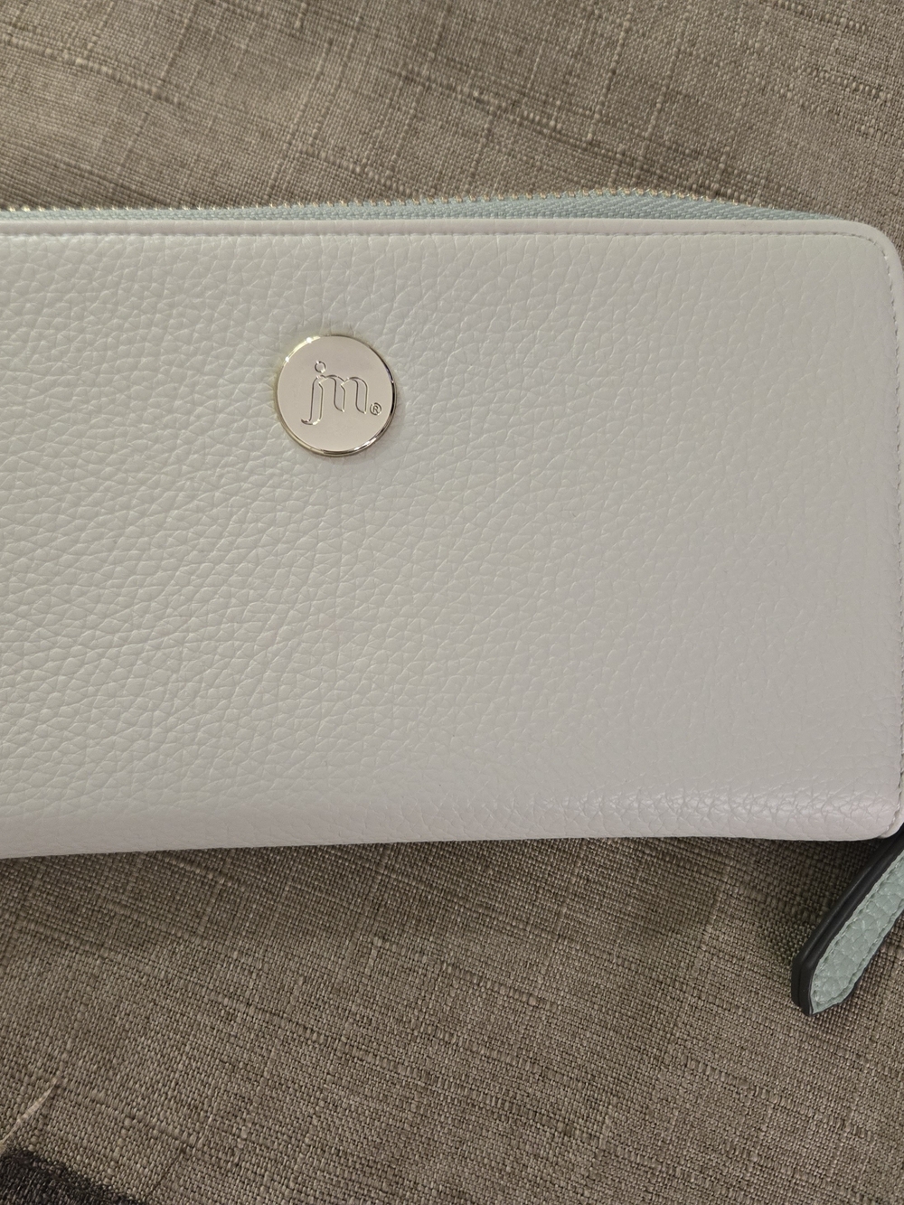 Pebble-Textured Light Green Zip Wallet with Metal Disc Accent **NEW**